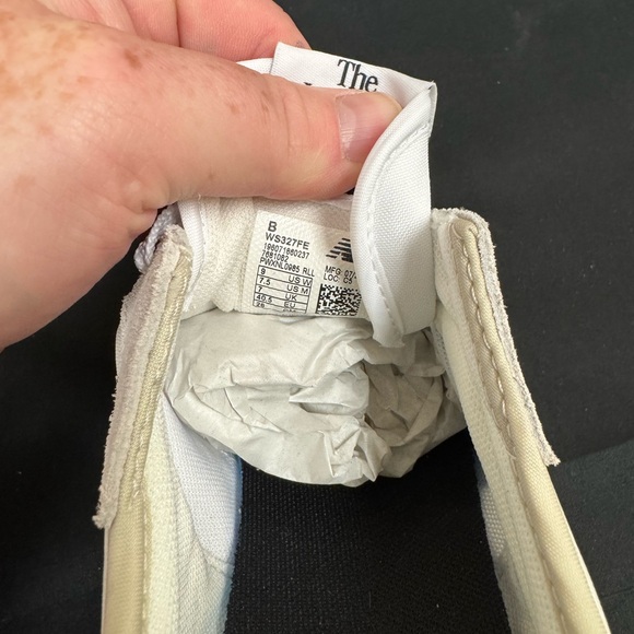 New Balance 327 Shoes - M7.5/W9 - Picture 8 of 10